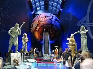 Entrance to the Earth Galleries of the Natural History Museum (London, 2002-06-07)