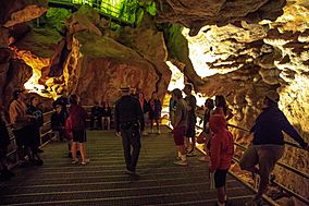 Inside Jewel Cave National Monument - (15096023561).jpg