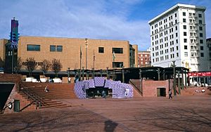 Pioneer Courthouse Square in 1986