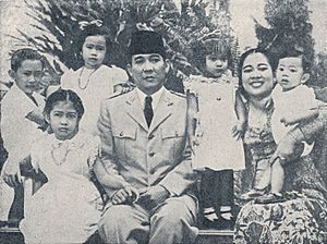 Sukarno and family, Bung Karno Penjambung Lidah Rakjat 240