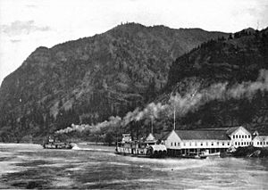 Tahoma and Dalles City (sternwheelers) at Warren 1902