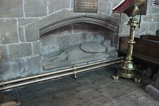 Cofeb memorial to Madoc Madog ap Llywelyn Eglwys Gresford Church Cymru Wales 15