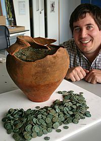 Peter Reavill with the coin hoard (3)