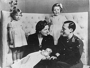 Het prinselijk gezin in Ottawa, 1943 - The royal Dutch family in Ottawa, 1943 - La famille royale à Ottawa, 1943 (17965230338)