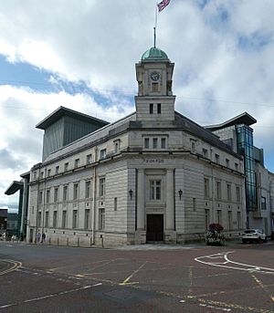 Ballymena Town Hall (geograph 6611054).jpg