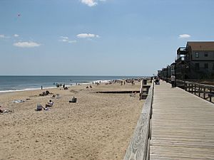 The Bethany Beach boardwalk in April 2006, prior to the 2008–09 construction of a new dune between it and the Atlantic Ocean.