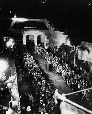 EgyptianTheater-ext-1922