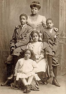 Ida B Wells with her children, 1909 (cropped)
