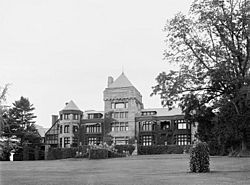 The Mansion at Yaddo (ca. 1905) (cropped).jpg