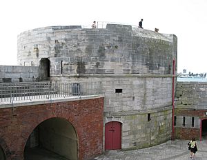 Round Tower (Portsmouth)2009