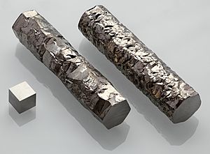 Zirconium crystal bar and 1cm3 cube