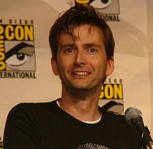 2009 07 31 David Tennant smile 08 (cropped to shoulders)