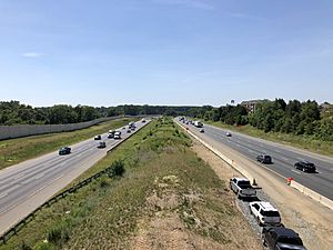 2019-06-24 11 22 41 View south along Interstate 95 and U.S. Route 17 from the overpass for Fall Hill Avenue in Fredericksburg, Virginia