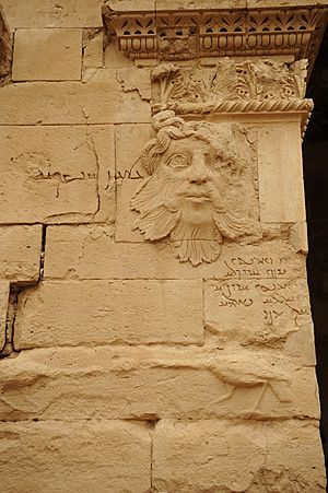 Hatra-Ruins-2008-3