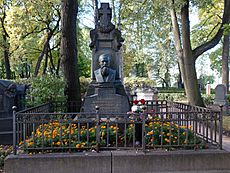 Санкт-Петербург, Тихвинское кладбище, могила Ф.М. Достоевского