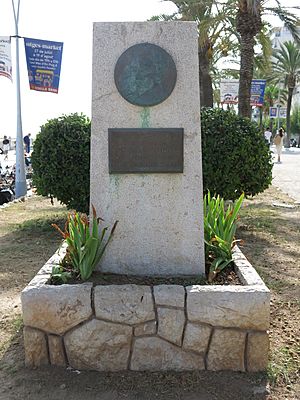 154 Monument a G.K. Chesterton, pg. de la Ribera (Sitges)