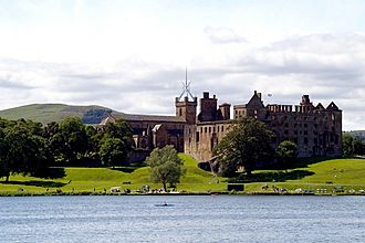 Linlithgow Palace and St. Michael's Church - geograph.org.uk - 683824