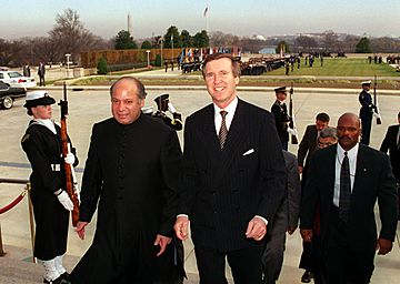 Nawaz Sharif with William Cohen, 981203-D-9880W-117