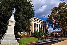 Alcorn County Courthouse and Confederate statue