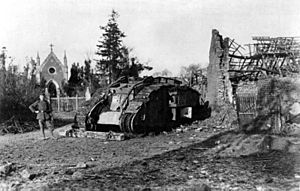 Bundesarchiv Bild 183-S12137, Westfront, bei Cambrai erbeuteter Panzer