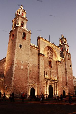 Catedral de San Ildefonso al atardecer.