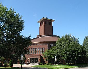 Image of St. Paul's United Methodist Church (founded as Methodist Episcopal) taken across 3rd Ave SE in 2008..jpg