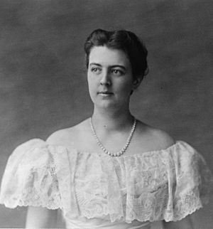 Frances F. Cleveland, head-and-shoulders portrait, facing left LCCN2002695293 (cropped)