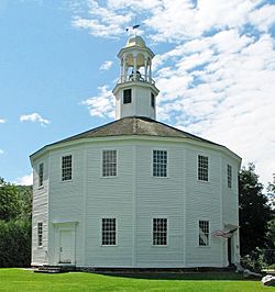 Round Church, completed in 1813