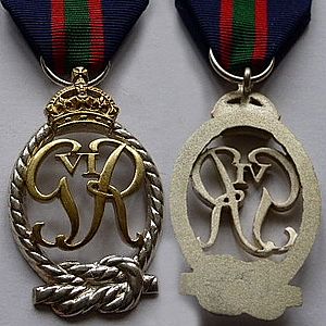 Decoration for Officers of the Royal Naval Volunteer Reserve (George VI v2)