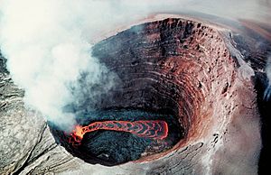 Puu Oo - Crater Lava pond 1990