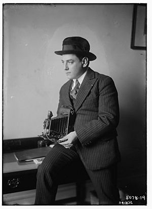 Tito Schipa in 1920 with a camera
