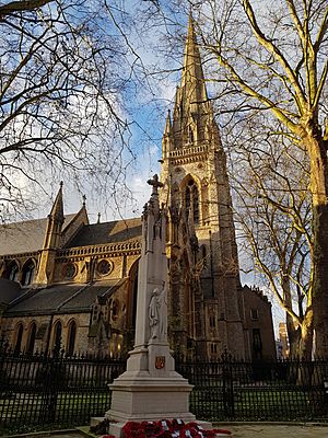 Eglise St Mary Abbots Londres.jpg