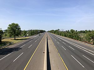 2021-05-23 10 06 10 View south along New Jersey State Route 700 (New Jersey Turnpike) from the overpass for the ramps to Burlington County Route 541 (Burlington-Mount Holly Road) in Westampton Township, Burlington County, New Jersey