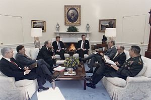 President Bush meets with General Colin Powell, General Scowcroft, Secretary James Baker, Vice President Quayle... - NARA - 186429