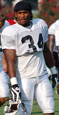 DeAngelo Williams (2008) (cropped)