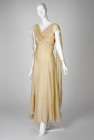 Madeleine Vionnet evening gown in ombré silk chiffon crepe, c1932 02