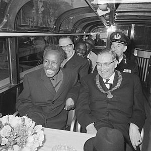 Staatsbezoek president Nyerere van Tanzania, president Nyerere maakte rondvaart , Bestanddeelnr 917-6706