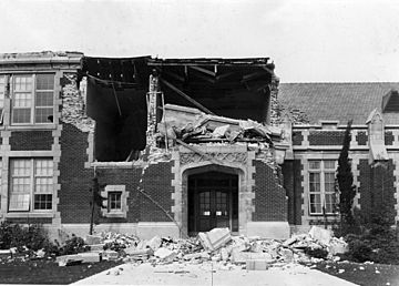1933 Long Beach earthquake damage 1.jpg