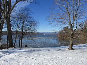 Hudson River, Mills State Park, Staatsburg NY.jpg