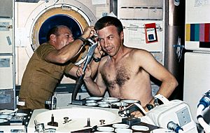 Skylab 2 Conrad trims Weitz's hair