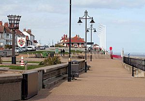 Quiet day on the Prom - geograph.org.uk - 1220760.jpg
