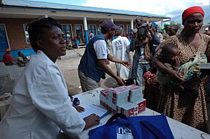 Distribution of BP-5 Emergency food packages in Goma - from Flickr 2995064256
