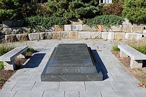 Ed Snider grave