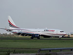N917XA Xtra Airways Boeing 737-86J(WL), landing on Schiphol (EHAM-AMS) runway 18R pic3
