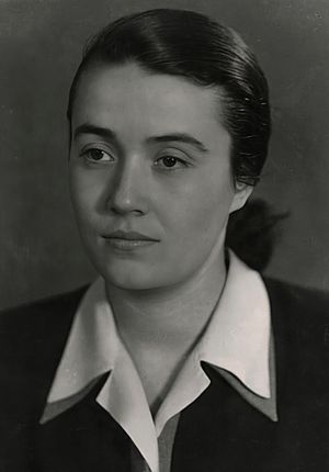 Nexhmije Hoxha (portret).jpg