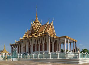 2016 Phnom Penh, Pałac Królewski, Srebrna Pagoda (02)