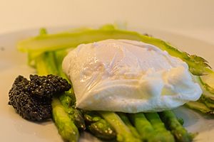 Poached egg with green asparagus and Caviar 02.jpg