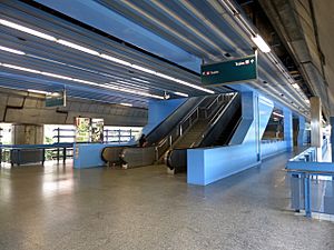 Queenstown MRT Station Concourse 201401