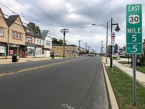 2018-10-01 16 44 31 View east along U.S. Route 30 (White Horse Pike) just east of Camden County Route 649 (West Clinton Avenue) in Oaklyn, Camden County, New Jersey
