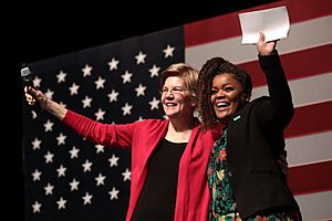 Elizabeth Warren & Yvette Nicole Brown (49548977053)
